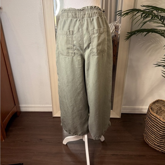 LOFT Women’s Olive Wide Leg Pants - Picture 2 of 5